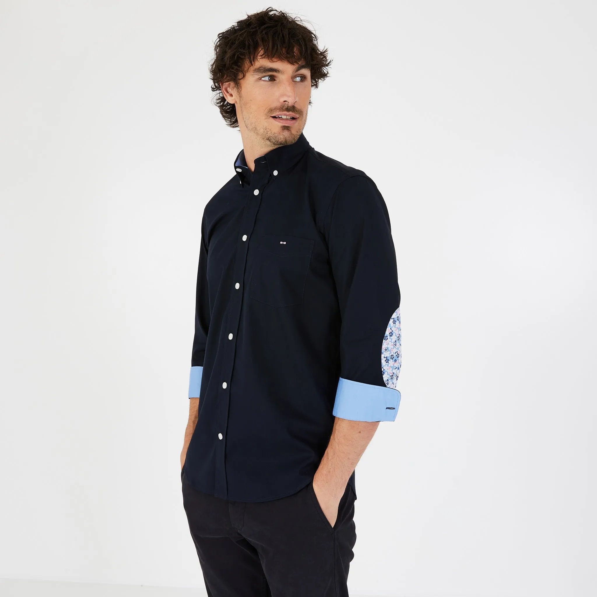 Chemise bleue en popeline de coton et coudières fantaisie