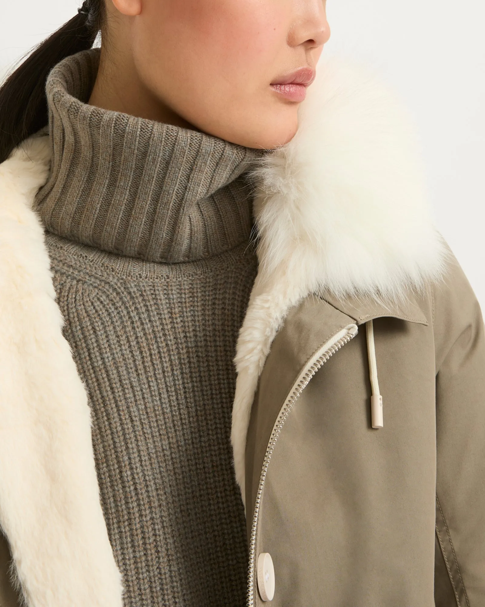 Parka courte en coton mélangé imperméable avec fourrure de renard et lapin