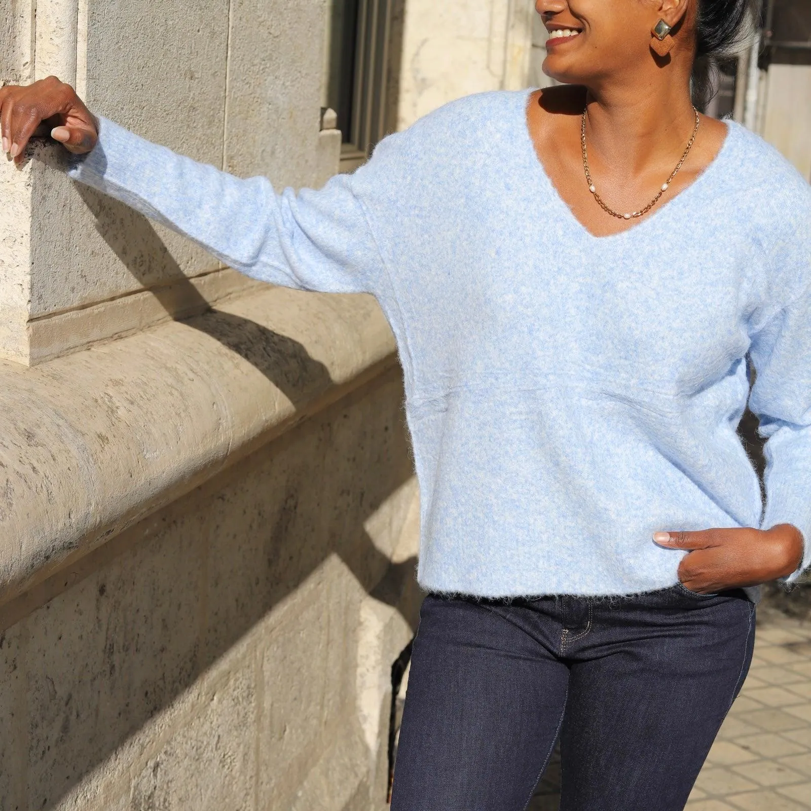 Pull Bleu Doux à Col V – Confort et légance