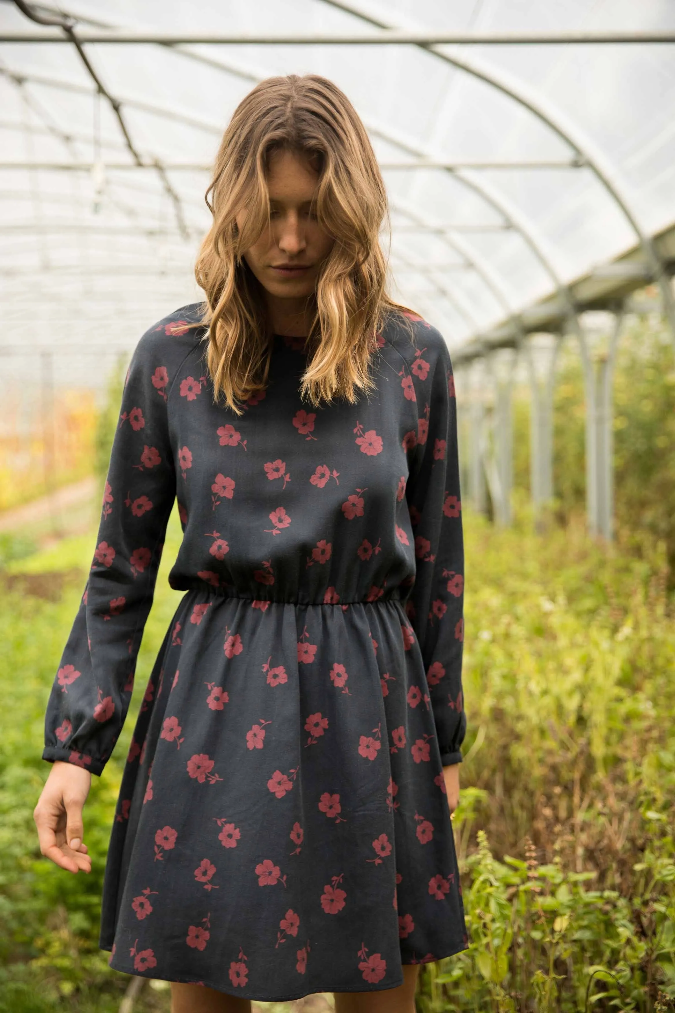 Robe Laila marine à fleurs