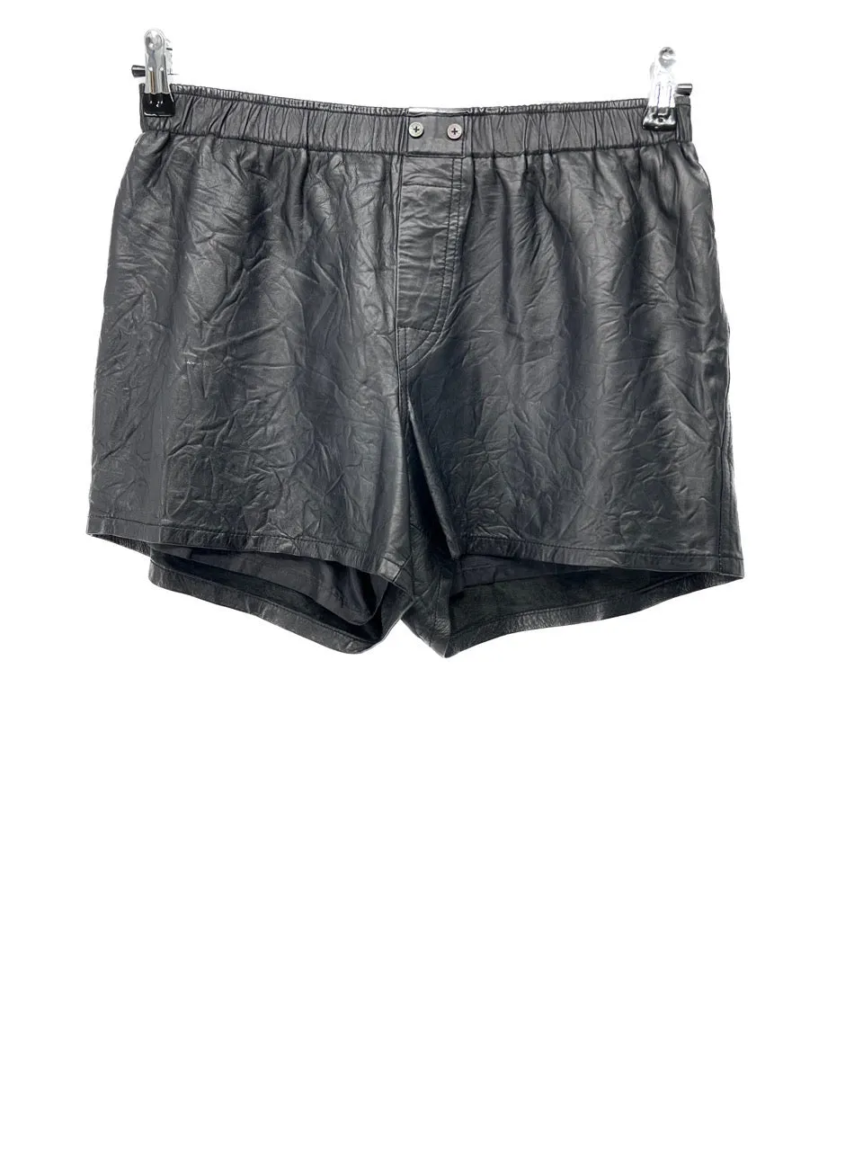 Short en cuir noir