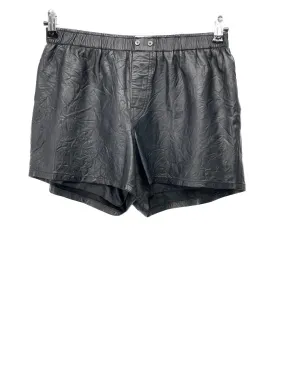 Short en cuir noir